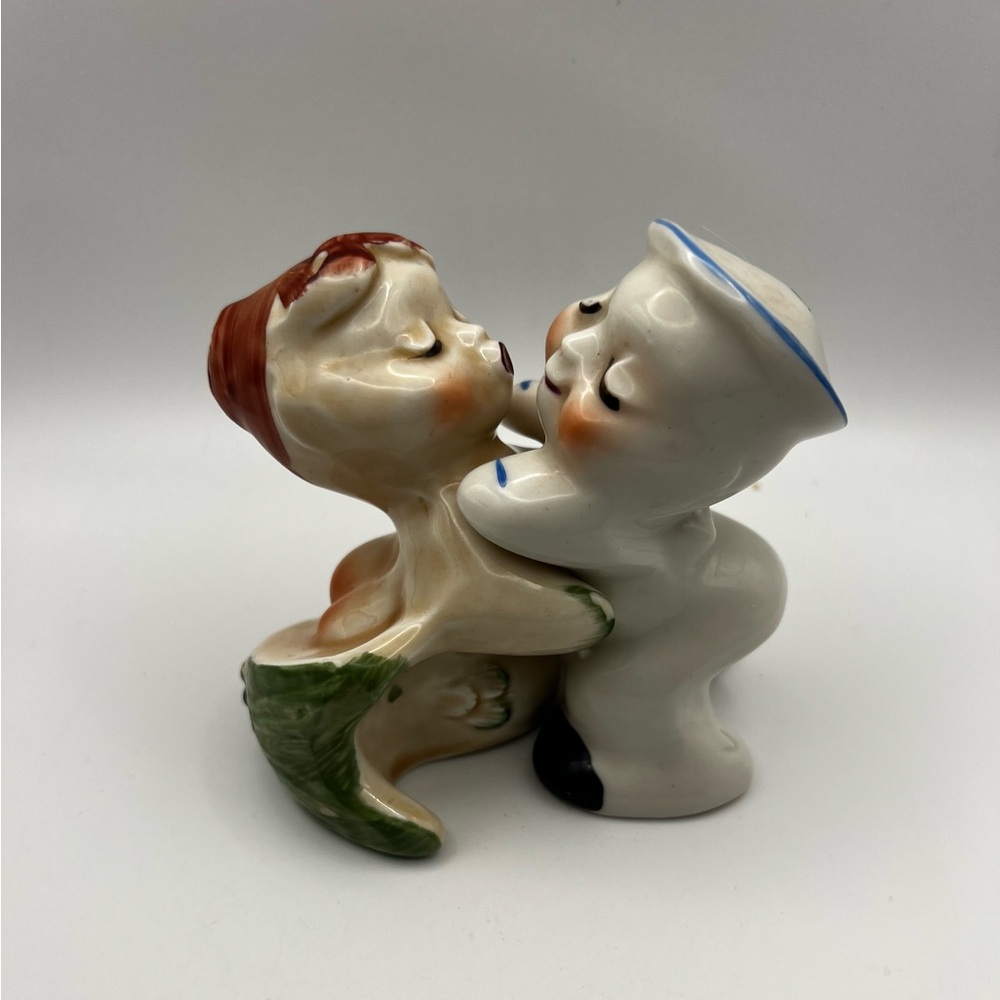 Rare , Vintage 40’s Vantellingen Art Pottery salt and pepper shakers